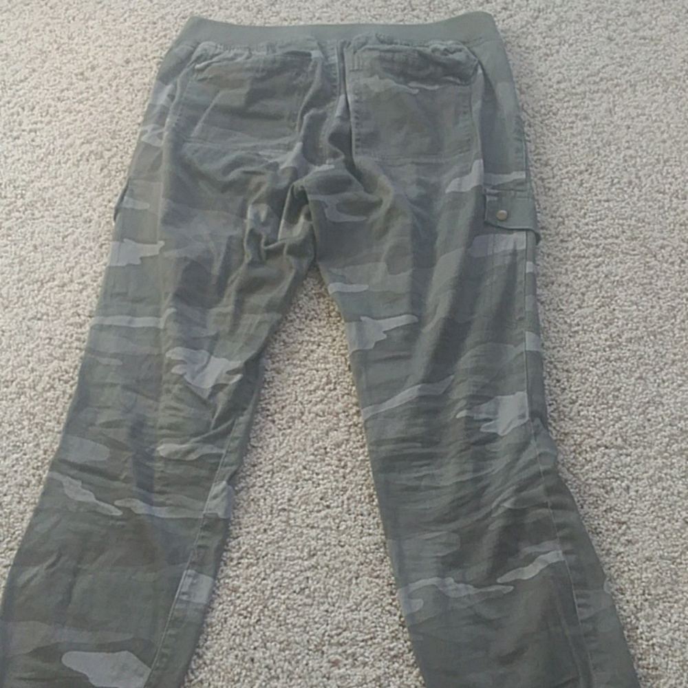 Capris - Picture 2 of 2